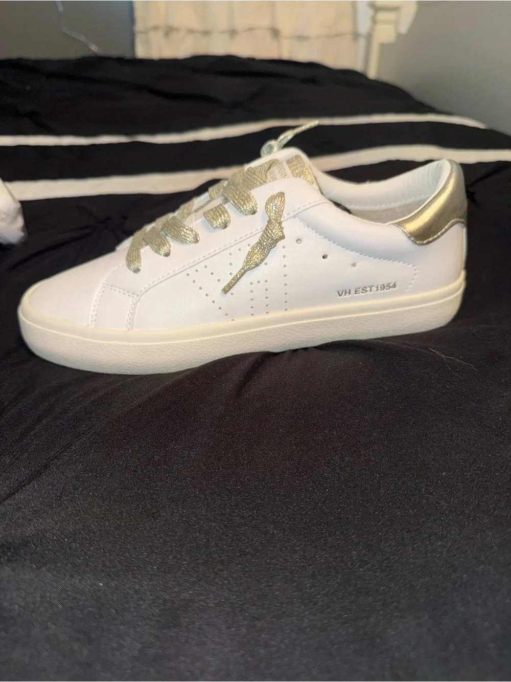 Vintage Havana Casual Sneakers with Gold Accents